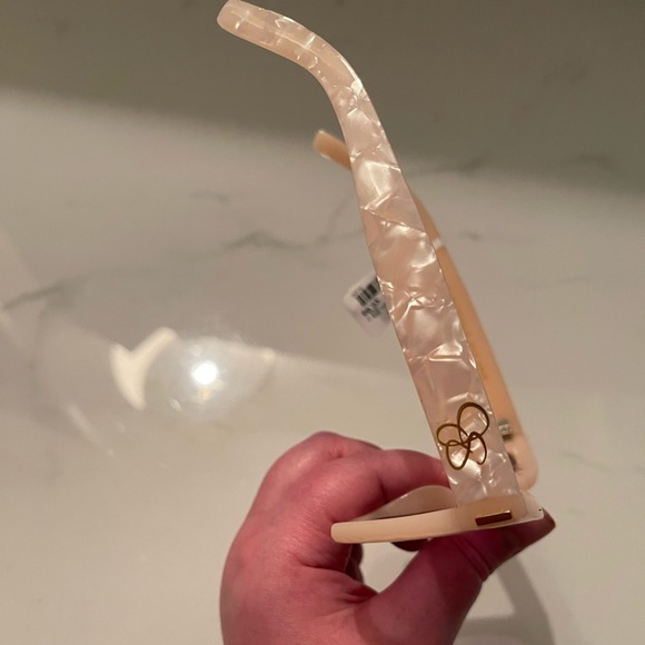 Jessica Simpson Sunglasses - Picture 3 of 9